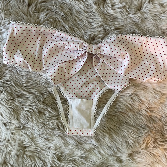 Victoria secret panty nwt cream w red poked dots. Medium - Picture 4 of 4